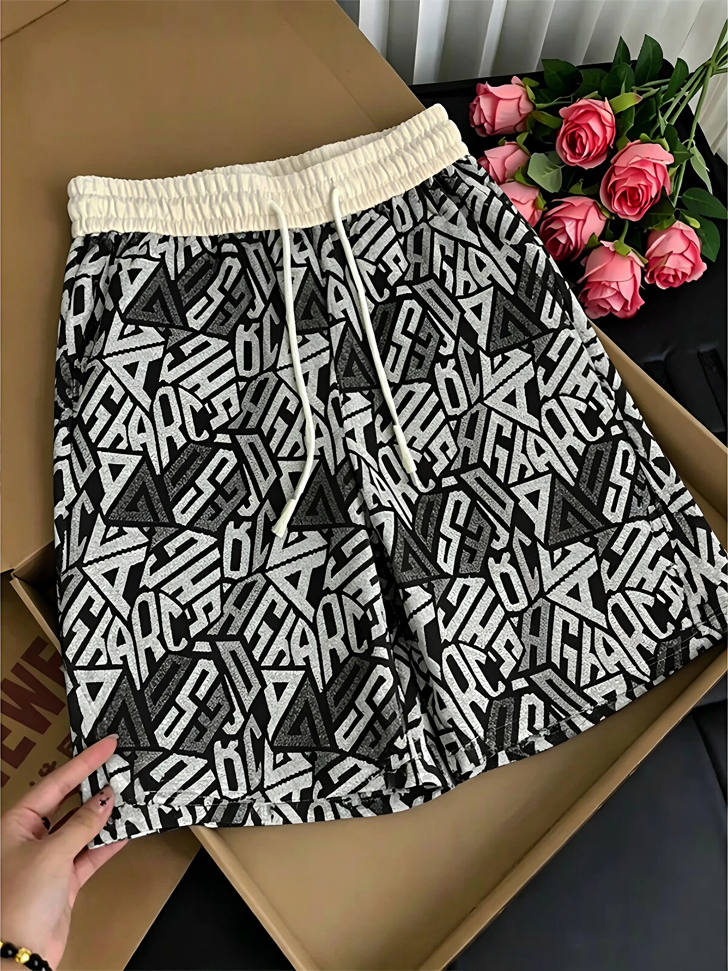 Hawaiian Letter Graffiti Embroidered Knitted Shorts Men's Summer Design Trendy Five-Quarter Beachwear Casual Loose Fit Polyes...