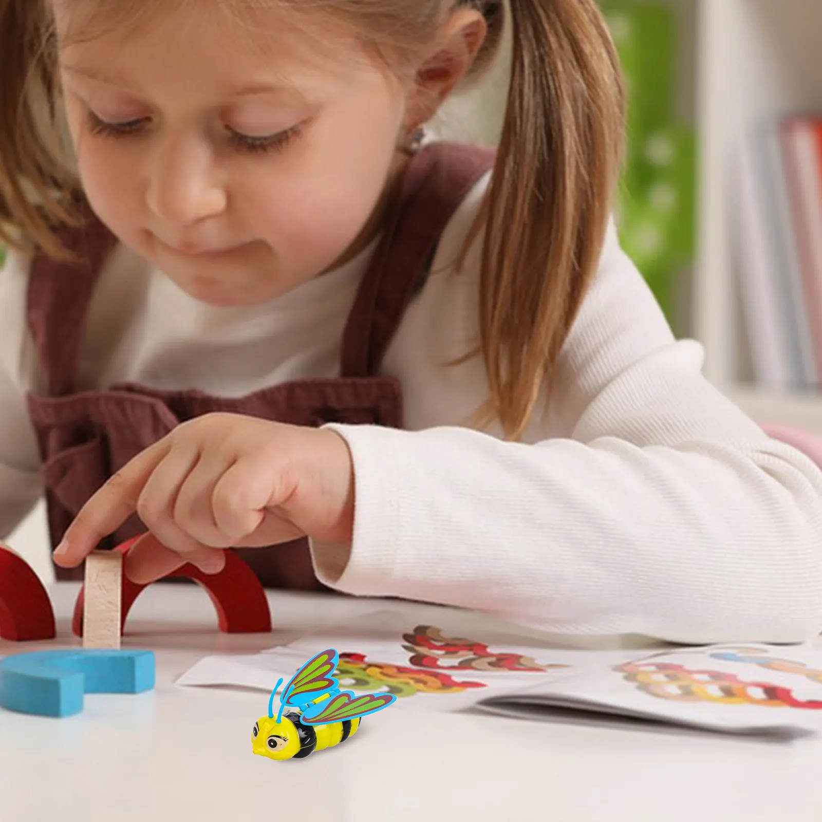 

Wind-Up Bee Clockwork Animal Plastic Shape Spring Plaything Party Favor Fun Collector Decor Wind Up Bee Toy Wind Up Animal