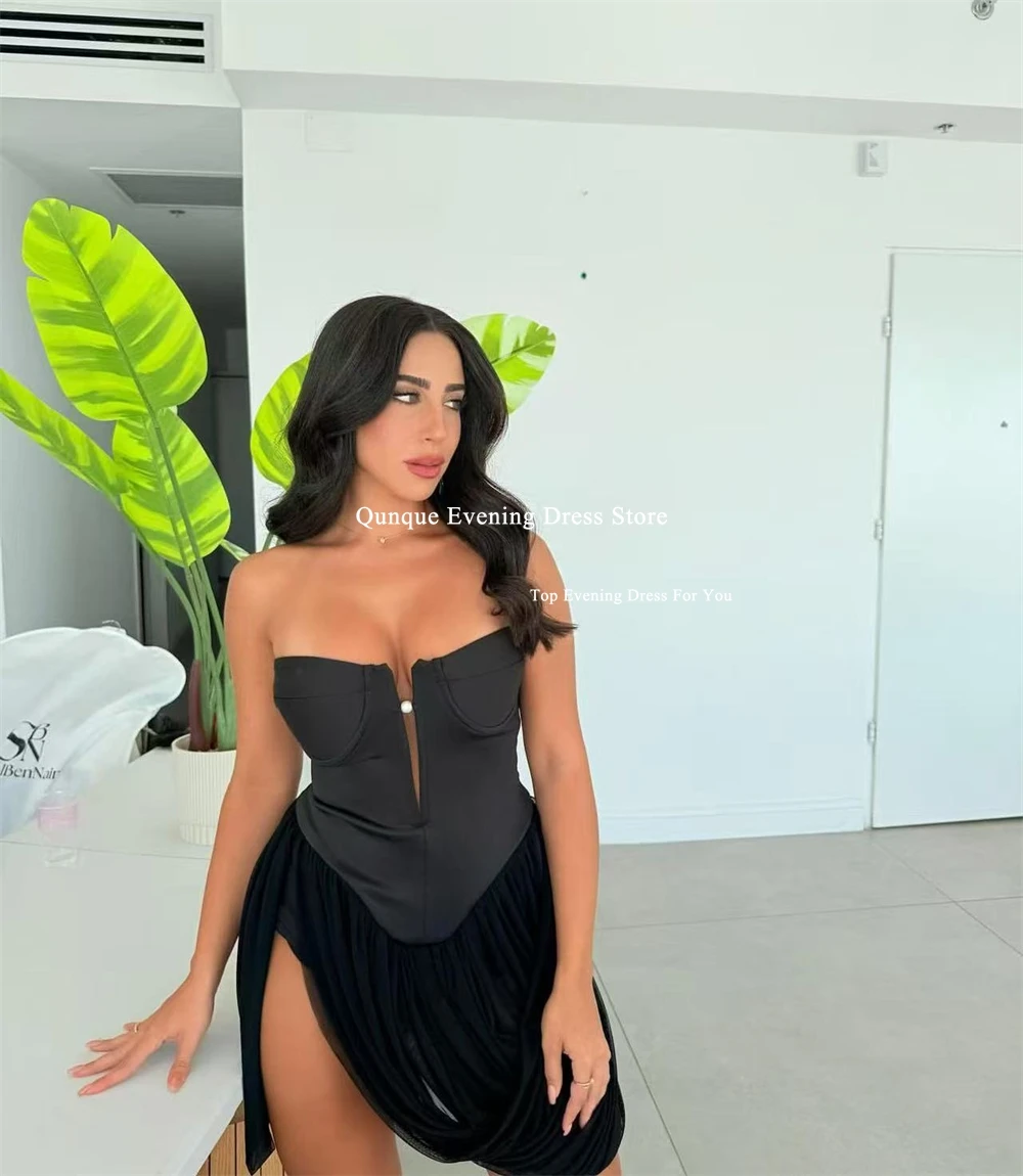ชุดราตรีสั้นทรงพลีทผ่าข้างเซ็กซี่ ยี่ห้อ Qunque สำหรับงานปาร์ตี้ งานเลี้ยง งานพรอม หรืองานพิธีการต่างๆ  รับตัดตามแบบ