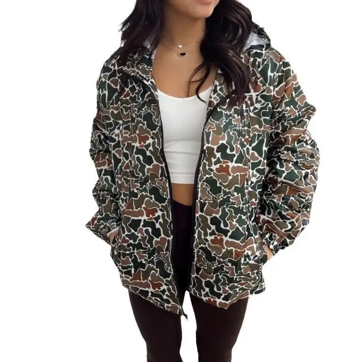 جديد 2024 سترة نسائية مموهة طويلة مقاومة للمطر مع قلنسوة irt غير رسمية بسحاب ملابس خارجية Faion ملابس خروج ربيع الخريف