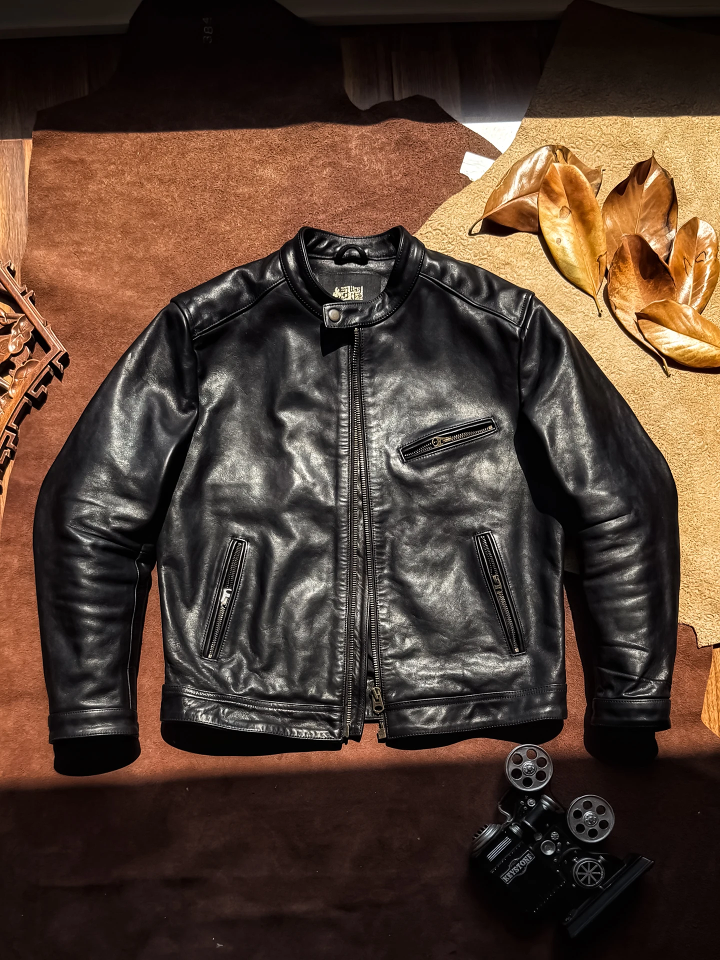 جديد 2025. سترة من جلد العجل عالية الجودة. معطف رجالي كلاسيكي كاجوال من الجلد الطبيعي. قماش جلد حقيقي بمقاس كبير. مقاس نحيف