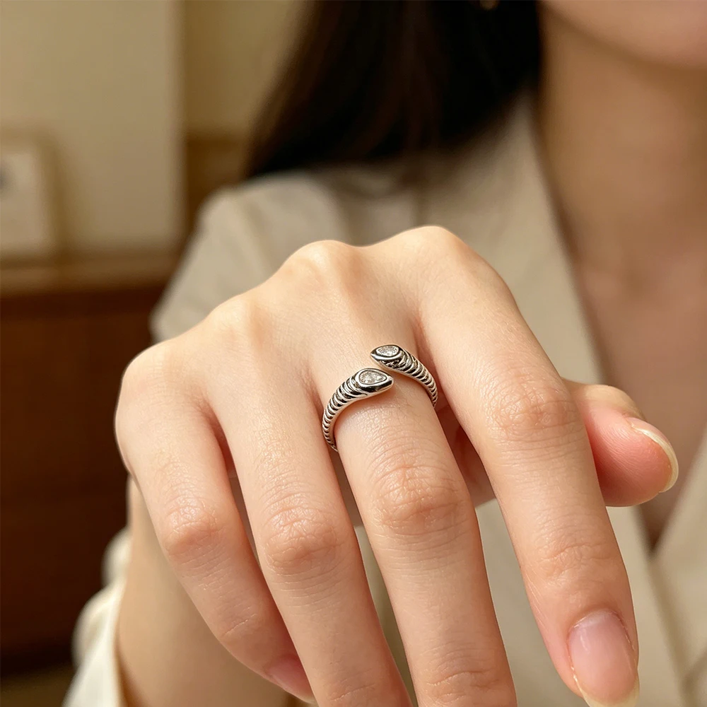 Elegante Anillo Abierto con Cabeza de Serpiente y Circonia para Mujer, Ideal para la Oficina, el Trabajo, Reuniones de Negocios, Vacaciones en la Playa y Atuendos Diarios
