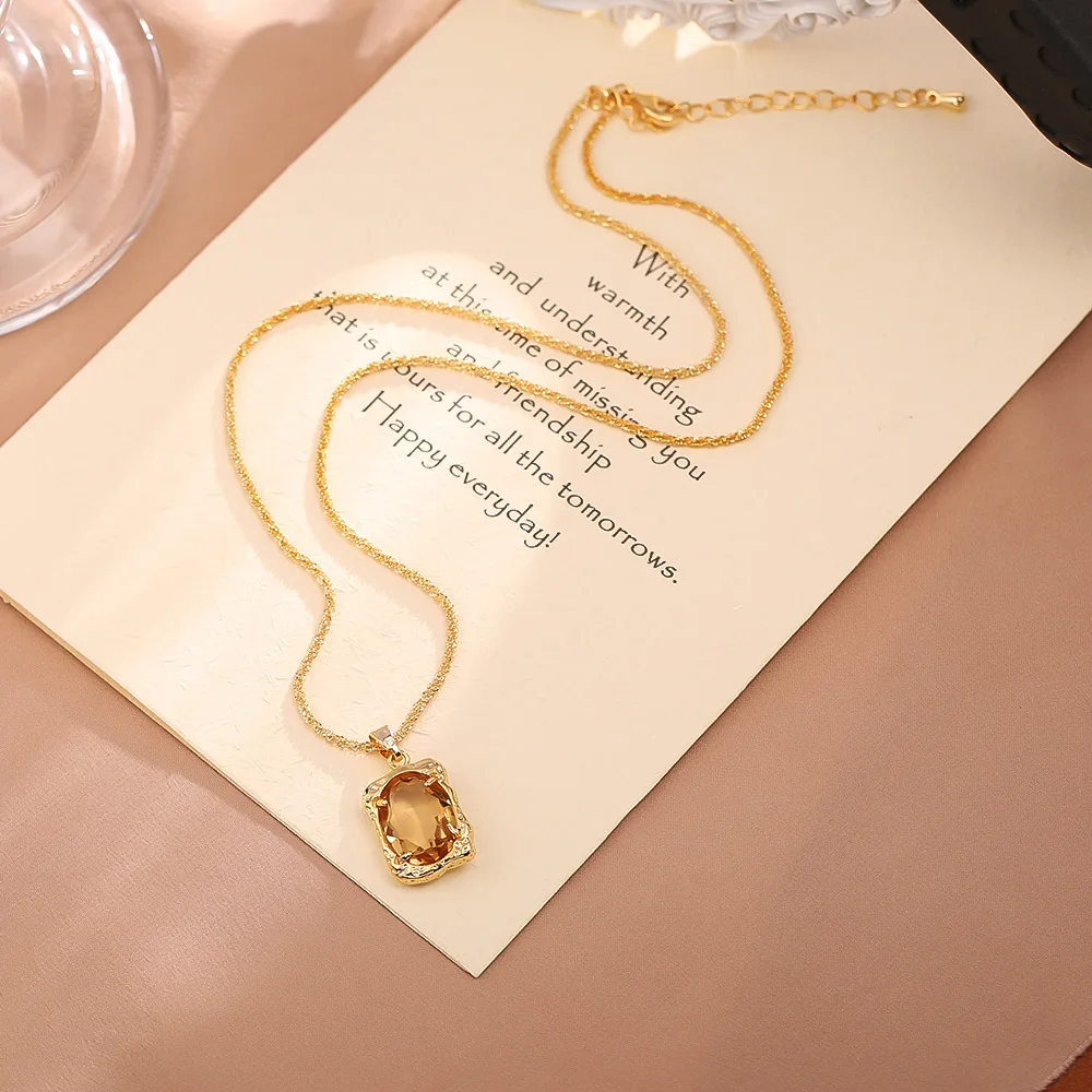 

Retro Citrine Geometric Pendant Necklace Women's Light Luxury Niche Maillard Fashion Exquisite Temperament Clavicle Chain