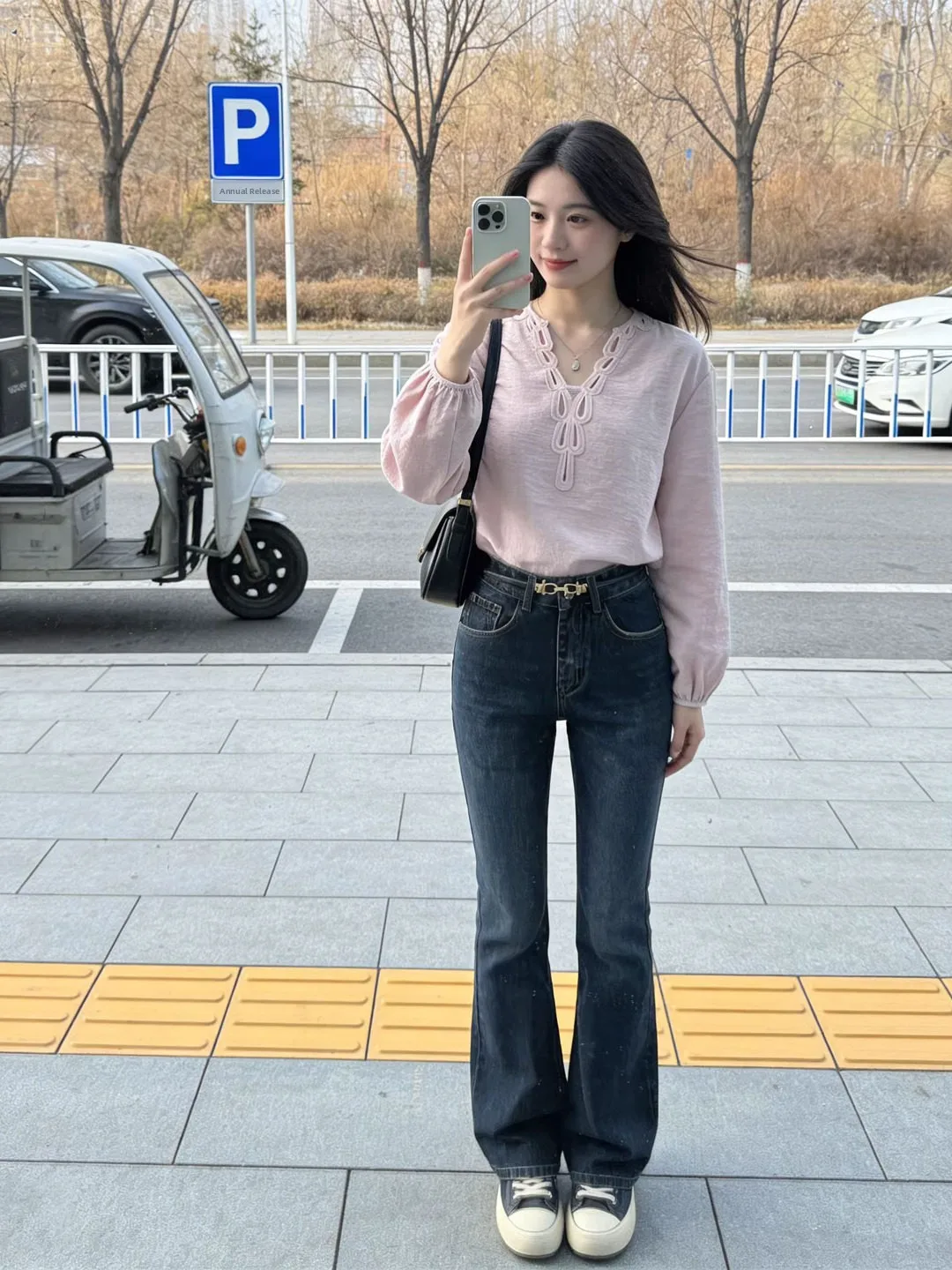 

Loose V-neck Long Sleeve Women's Shirt Spring 2026 New Style Pink Lace Trimming Slimming Top Comfortable Cotton Polyester Blend