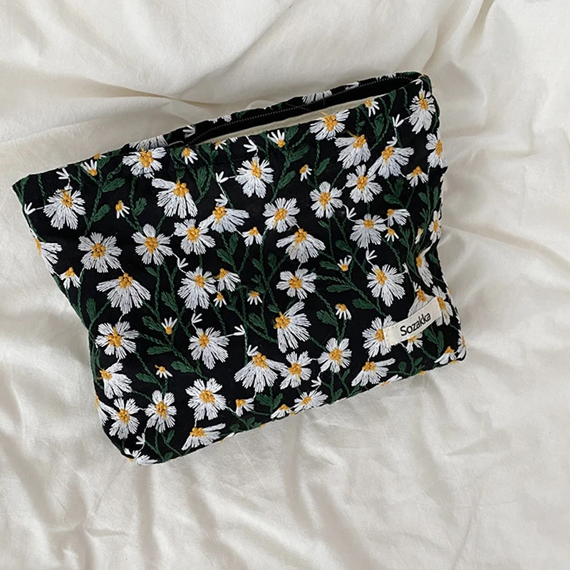 Floral Daisy Embroidery Cosmetic Bag Makeup Bag Portable Toiletry Bags Large Capacity Cosmetic Organizer Zipper Beauty Pouch