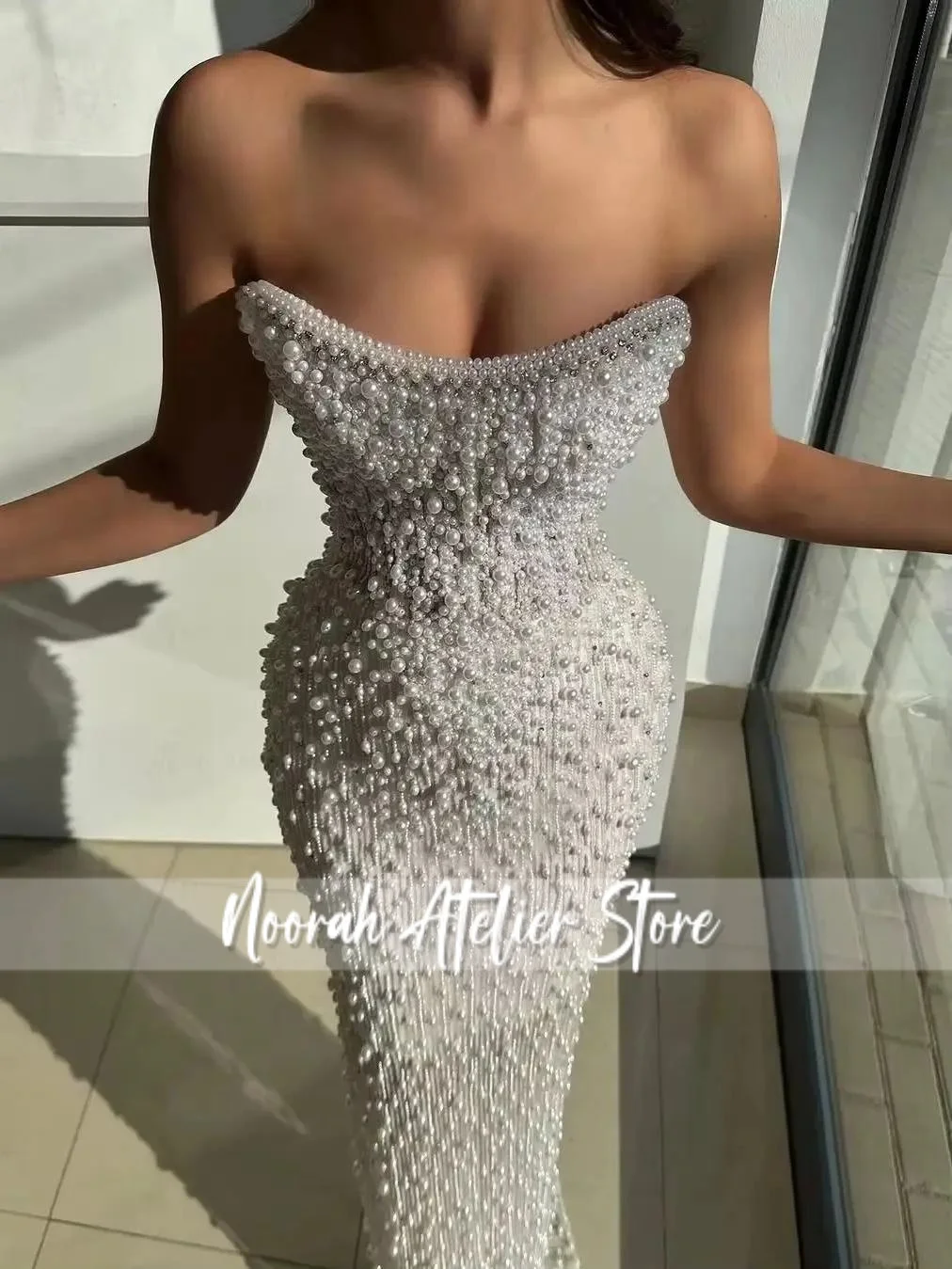 Abiti da sera da donna di lusso senza spalline con perle bianche 2025 Abito da sposa a sirena lungo fino al pavimento Arabia Saudita Lungo personalizzato