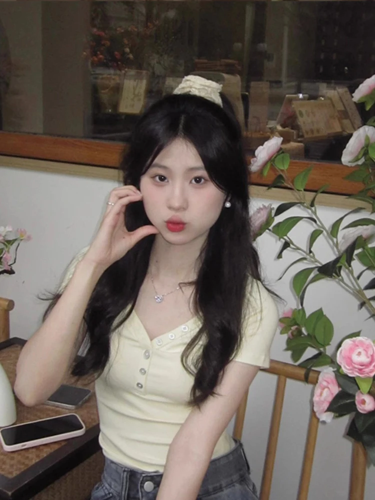 Hot Girl ort Sve camiseta mujer verano 2024 Slim Fit Pure Desire botón amarillo redondo Ne f Top abierto