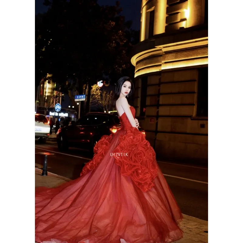 Robe de soirée longue rouge luxueuse pour femmes, motif Floral 3D, classique, sans bretelles, robe de bal élégante avec traîne Court, robe de Gala de célébrité