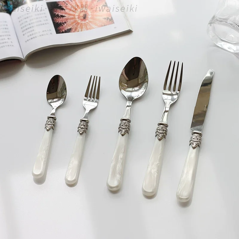 

Retro Baroque Relief Tea Colored Handle Spoon Fork Dessert Set 304 Stainless Steel Western Dining Utensils Set for Adults