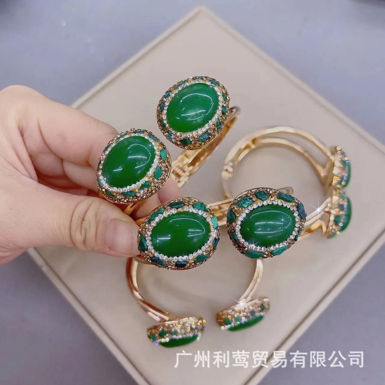 

luxury chalcedony French niche temperament personalized inlaid natural malachite color-preserving electroplated women's bracelet