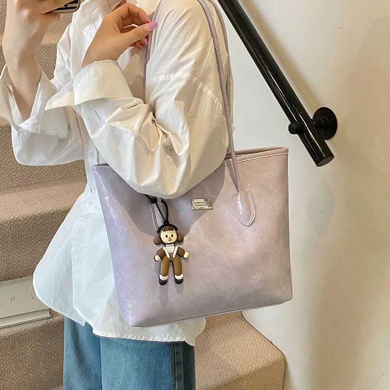 

2025 New Retro Trendy Casual Large Capacity Tote Bag for Women, High Grade and Fashionable Underarm Bag, Versatile Shoulder Bag