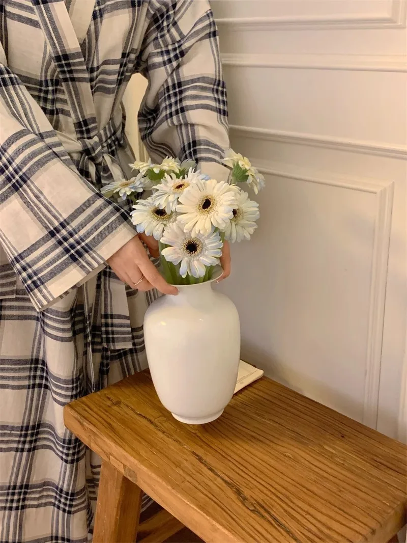 Neu eingetroffen: Damen-Nachthemd: Minimalistischer Bademantel für Frühling/Herbst – Langer, lockerer Kimono im Instagram-inspirierten Homewear-Stil – Detail 9