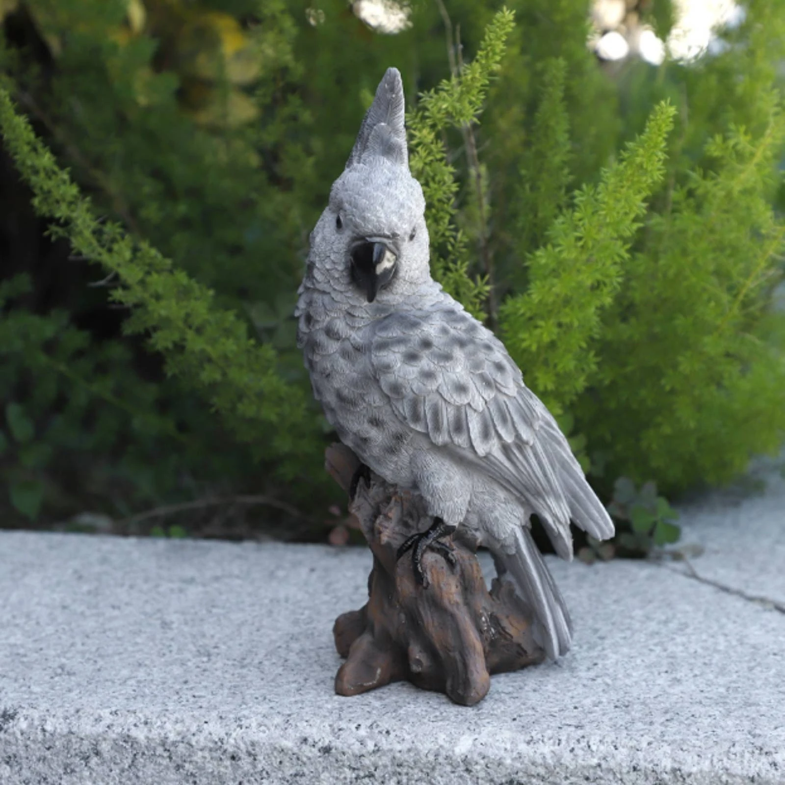 Parrot Statue with Tree Stump Base Resin Parrot Statue Bird Ornament Decorative Outdoor for Garden Lovers, Courtyard, Patio