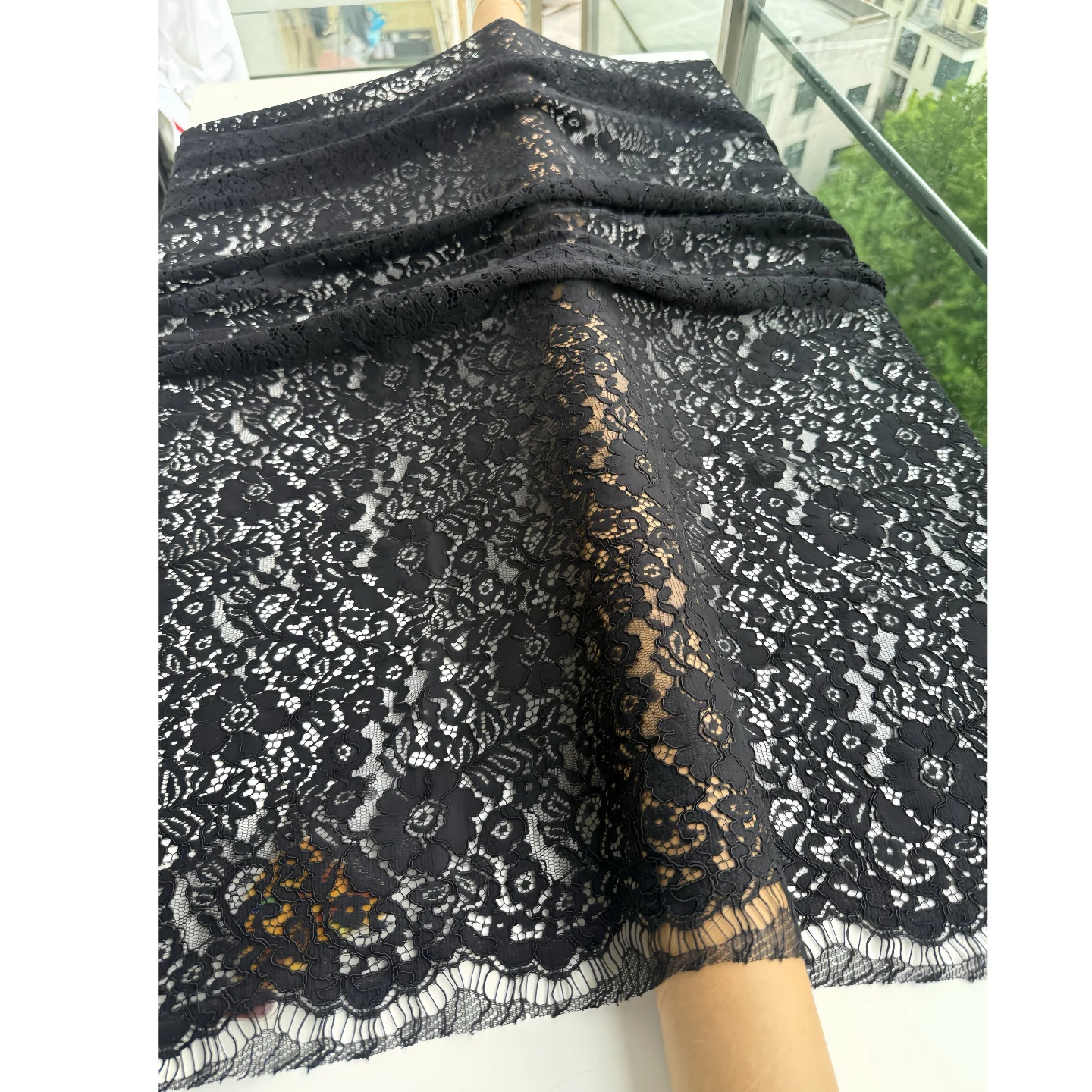 高精細ブラックレース生地刺繍アイラッシュ中空デザインドレス服韓国風春物中国製