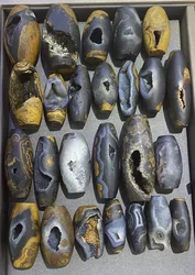 1pcs/lot Energy degaussing Meng dzi surface money stone natural agate mini crystal cave symbiotic ore rough cut ornaments