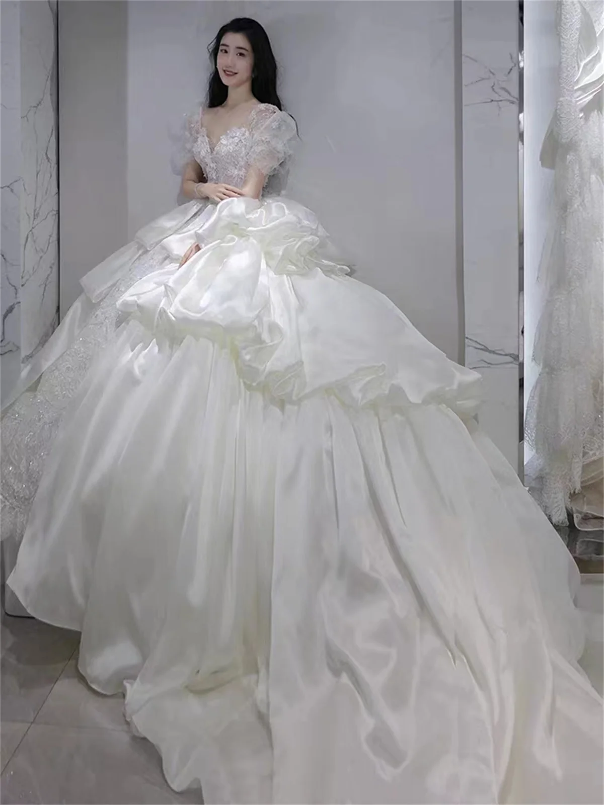 Luxury Wedding Court Train White V-neck Lace Sequins Diamond Tulle Satin Puff Skirt Puff Sleeves Pearl Bow 2023 Robe De Mariée