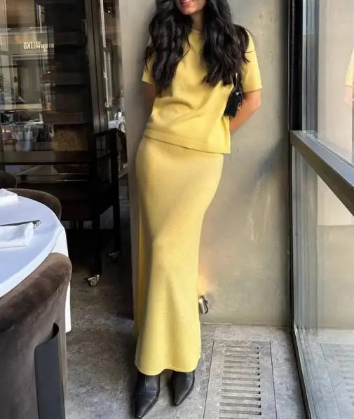 

Short Sleeved Skirt Knitted Set 2025 Autumn Commuting Simple Knitted Short Sleeved Skirt Set