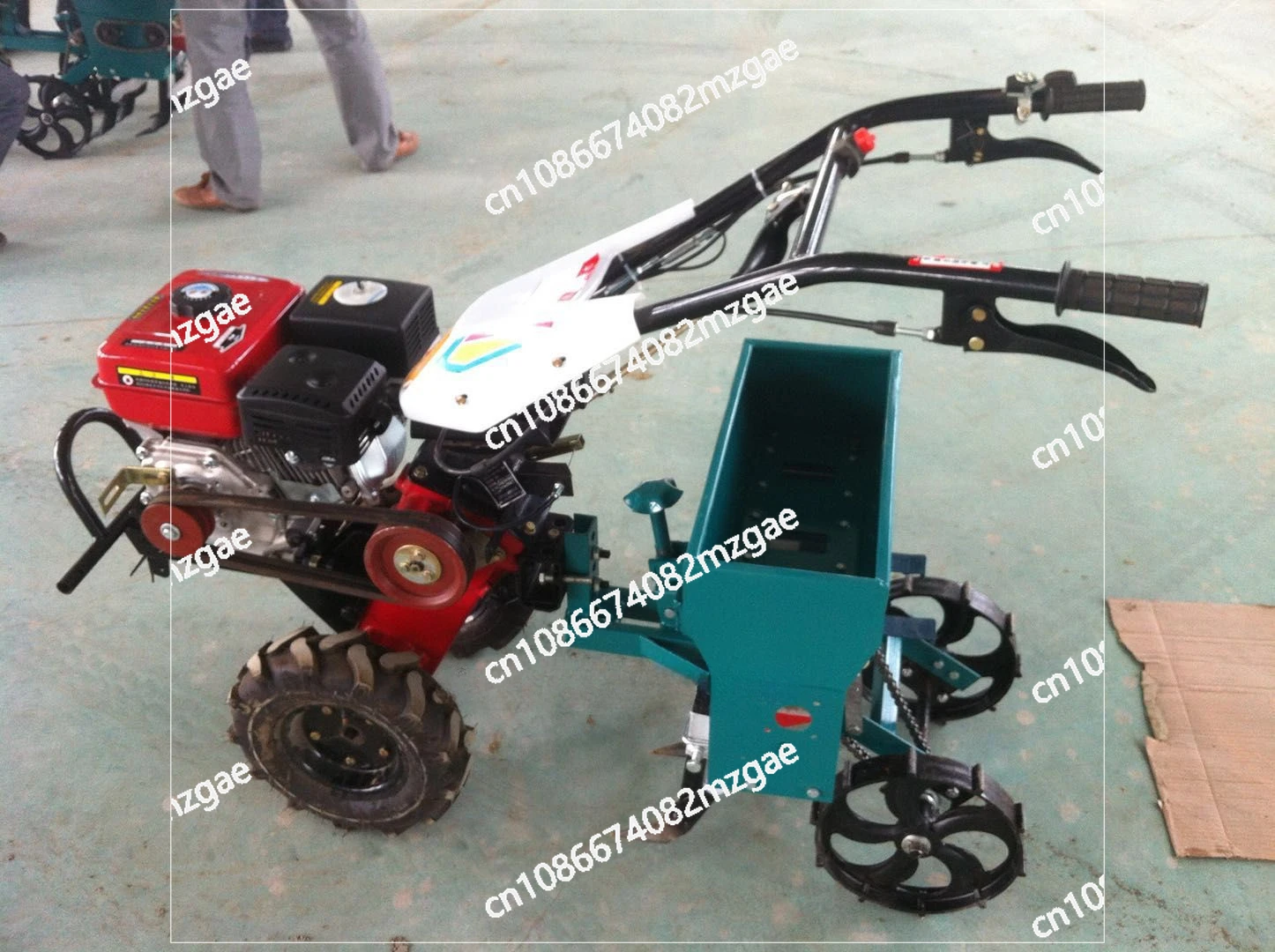 Hand assisted fertilization and sowing integrated machine, multifunctional small agricultural machinery, 4-8 rows