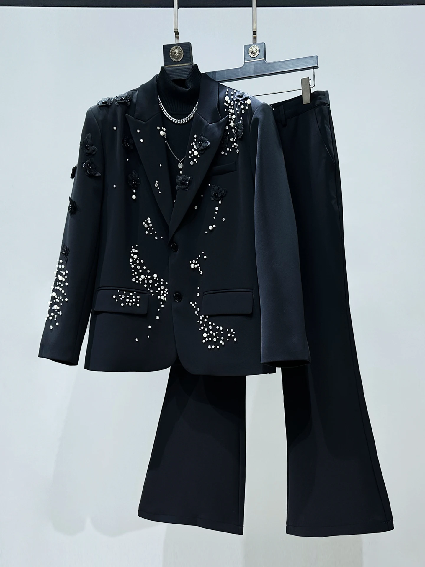 

Мужской костюм с богатой вышивкой: пиджак оригинального дизайна и брюки с цветочным узором, комплект из двух предметов для молодежи, осенняя коллекция