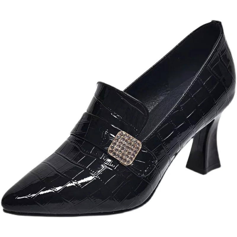 

Удобные женские туфли Single oes с глубоким вырезом, весенний сезон 2023, высокие каблуки с острым носком, на резиновой подошве из лакированной кожи Bla