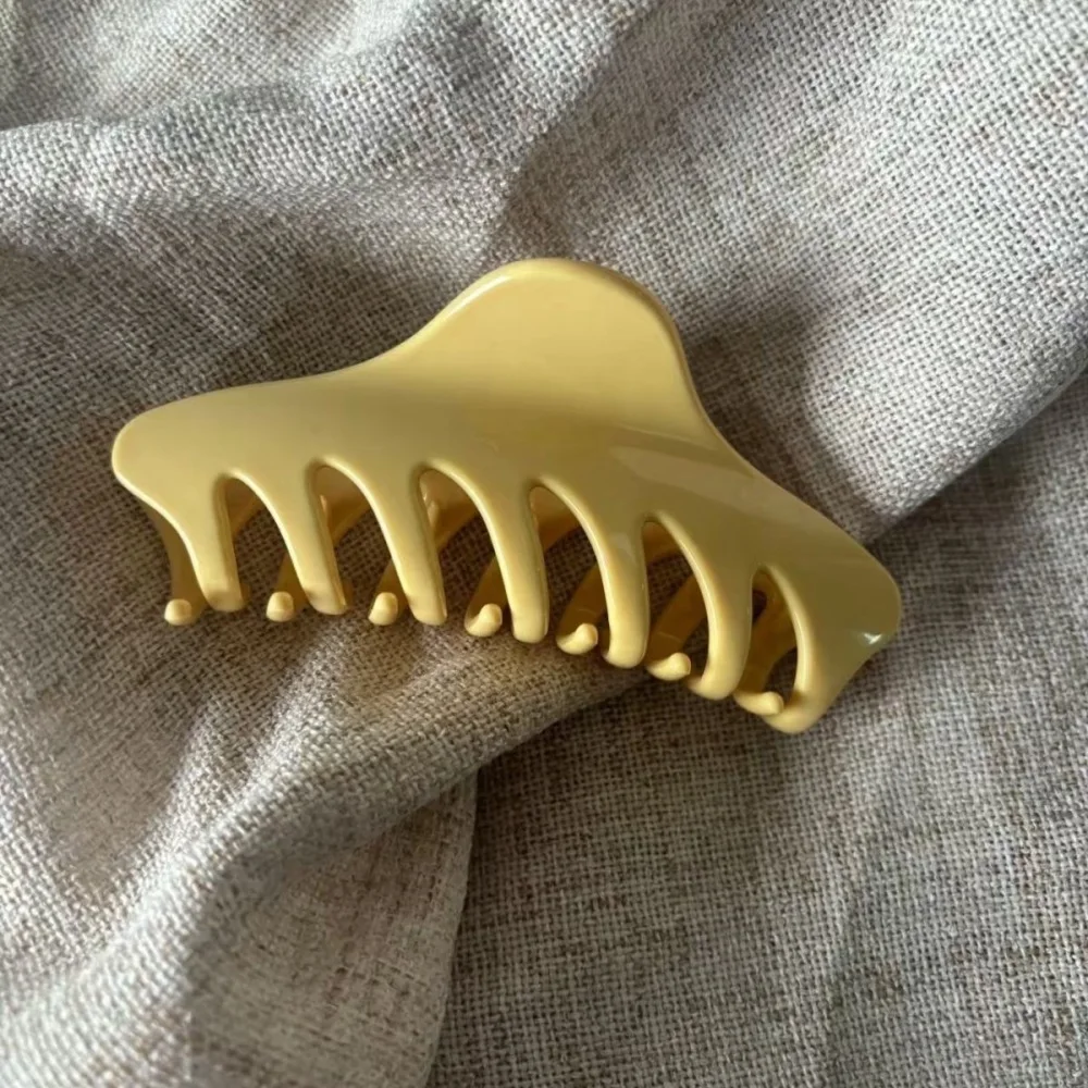 Elegant Large Shark Hair Claw Clip For Thick Hair Minimalist Polka Dot Design Women Fashion Ponytail Holder Hair Styling