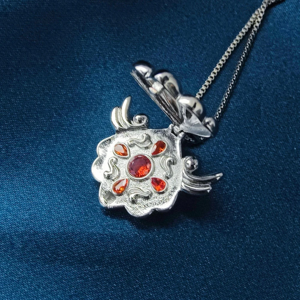 漫画人魚の伝説のテーマネックレスかわいい開閉可能な貝殻ペンダントラインストーン象嵌コスプレネックレスジュエリーアクセサー