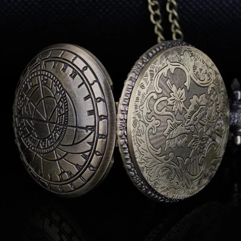 خمر ريترو موضوع تصميم كوارتز ساعة الجيب التناظرية قلادة لصبي منحوتة بدقة هدية لساعة الجيب النساء الرجال الأطفال