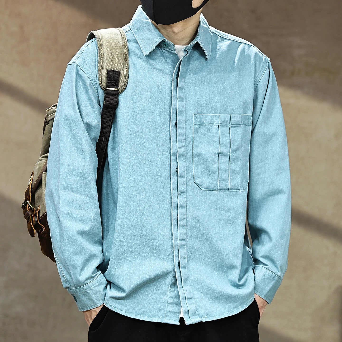 

Новая мужская рабочая одежда, джинсовая куртка-рубашка с длинными рукавами весной и осенью — универсальная, простая и однотонная повседневная куртка.
