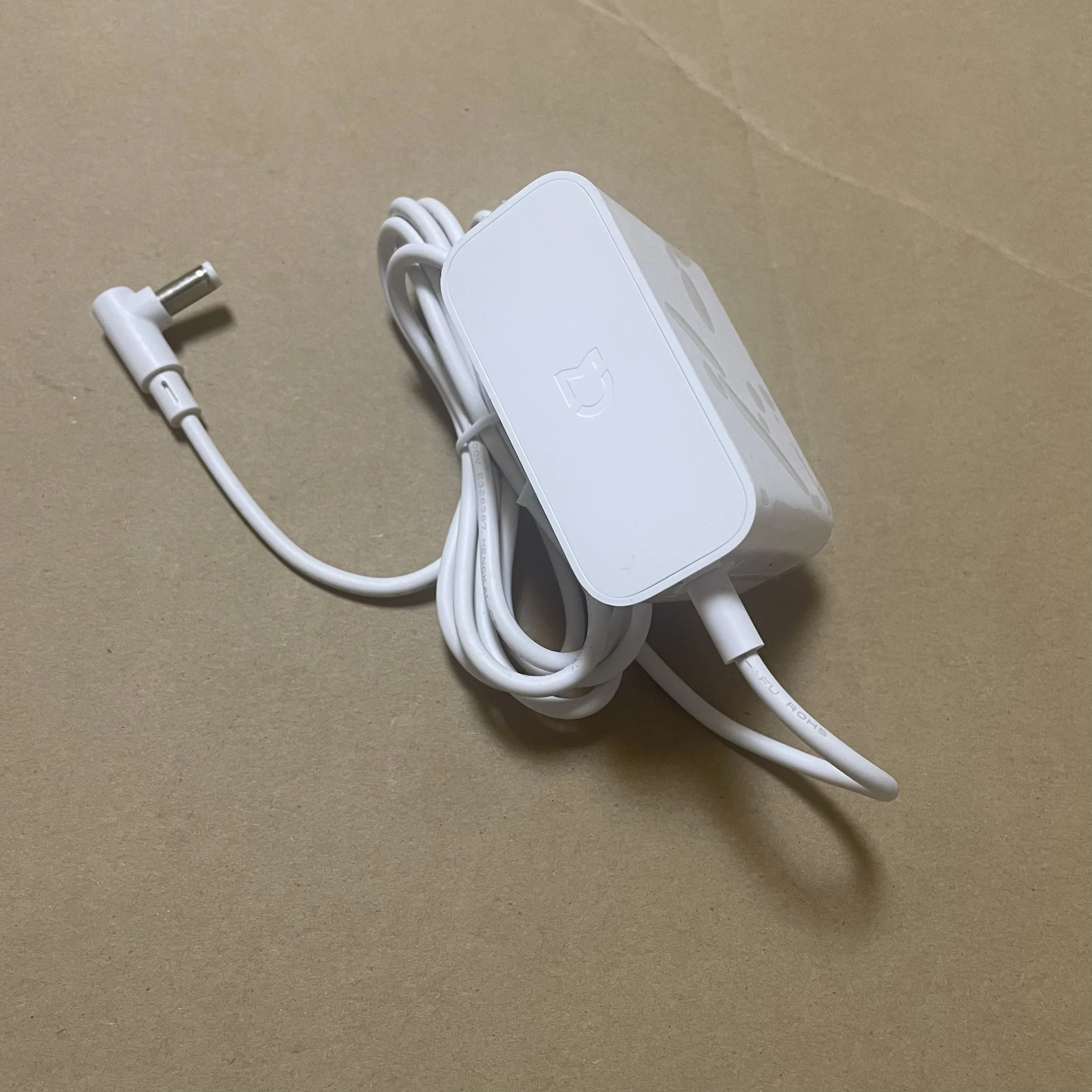 

Оригинальный ручной беспроводной пылесос Xiaomi Mijia Lite 26 В 0,5 А, зарядное устройство, шнур питания, скребок для пола, 2c