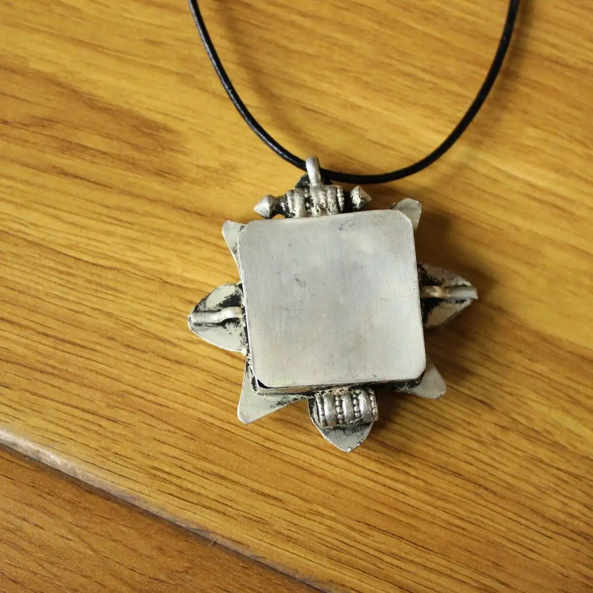 PN289 Vintage Tibetan Silver Metal Inalid Lapis Turquoises Colorful Stone Square Prayer Box Gau Pendant Necklace