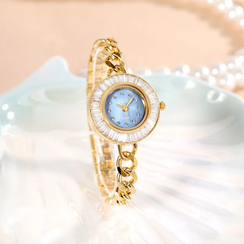 Retro exquisite luxury gold women's watch niche waterproof student fritillary face fashionable simple quartz watch 2025 new gift