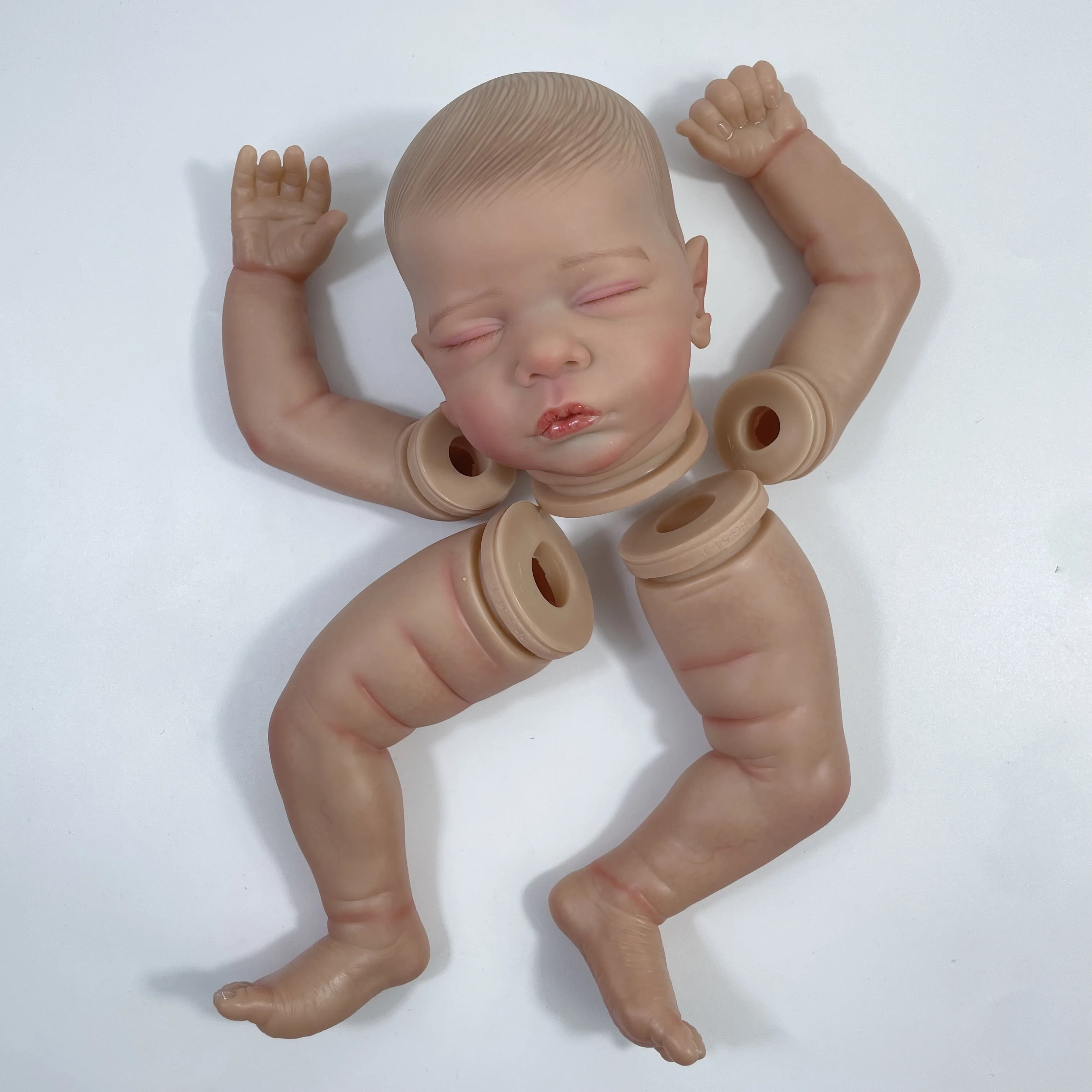 

19-дюймовый набор для создания куклы Реборн Роми с 3D-раскрашенной кожей, вшитыми ресницами и тканевым телом, несобранные детали для куклы Реборн, формы для самостоятельного изготовления