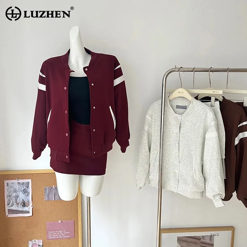 

LUZHEN 2024, осенняя корейская новая спортивная повседневная универсальная бейсбольная куртка, утягивающая короткая юбка, женские модные комплекты из двух предметов AA2113