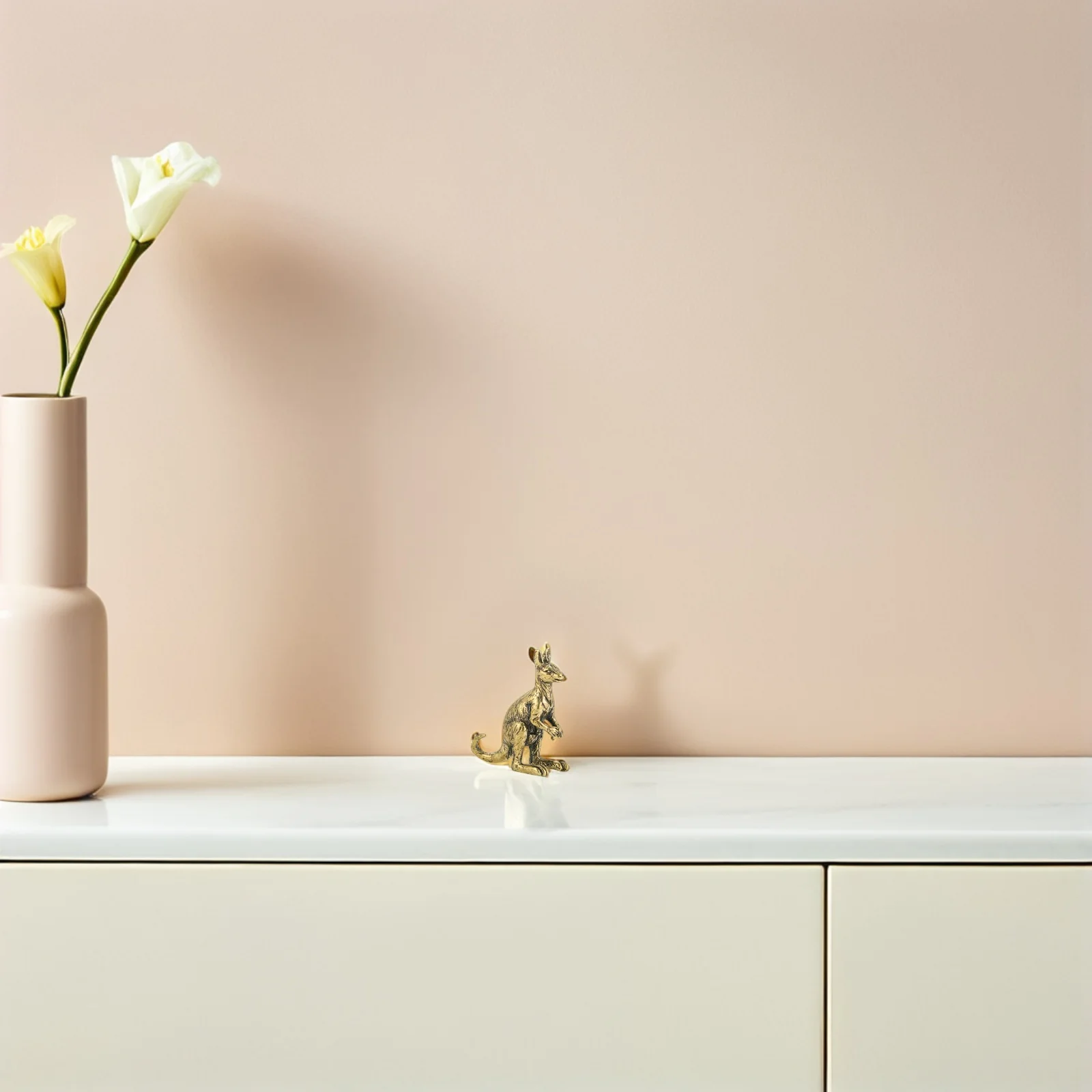 

Brass Kangaroo Indoor Desktop Decor Exquisite Vintage Style Tabletop Kangaroo Statue Creative Office Brass Craft Ornament