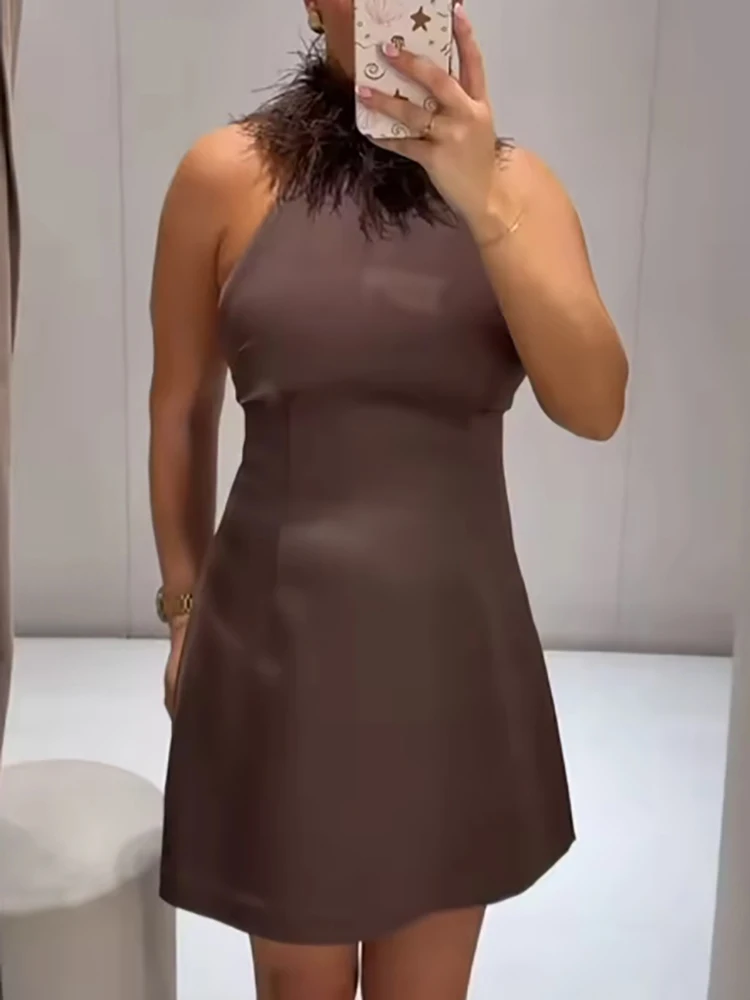ชุดเดรสสั้นสีพื้นสำหรับงานเลี้ยงค็อกเทล ฤดูร้อน สไตล์ลำลองสำหรับผู้หญิง โชว์หลัง ทรงเข้ารูป ชุดเดรสวันเกิดเก๋ไก๋ แต่งขนนก ไม่มีแขน เหมาะสำหรับวันหยุด