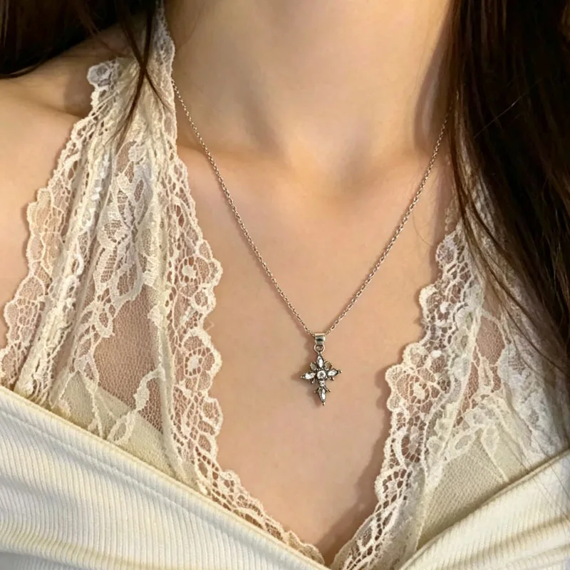 Fashion Simple Silver Color Cross Necklaces For Women Light Luxury Design Metal Zircon Geometric Clavicle Chain Choker Jewelry