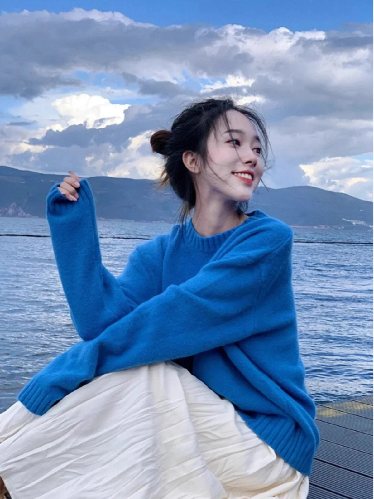 Klein Blue Women's Overhead Knitted Sweater Autumn Winter Loose round Ne Top with Beige Pleated  Skirt Two-Piece Set