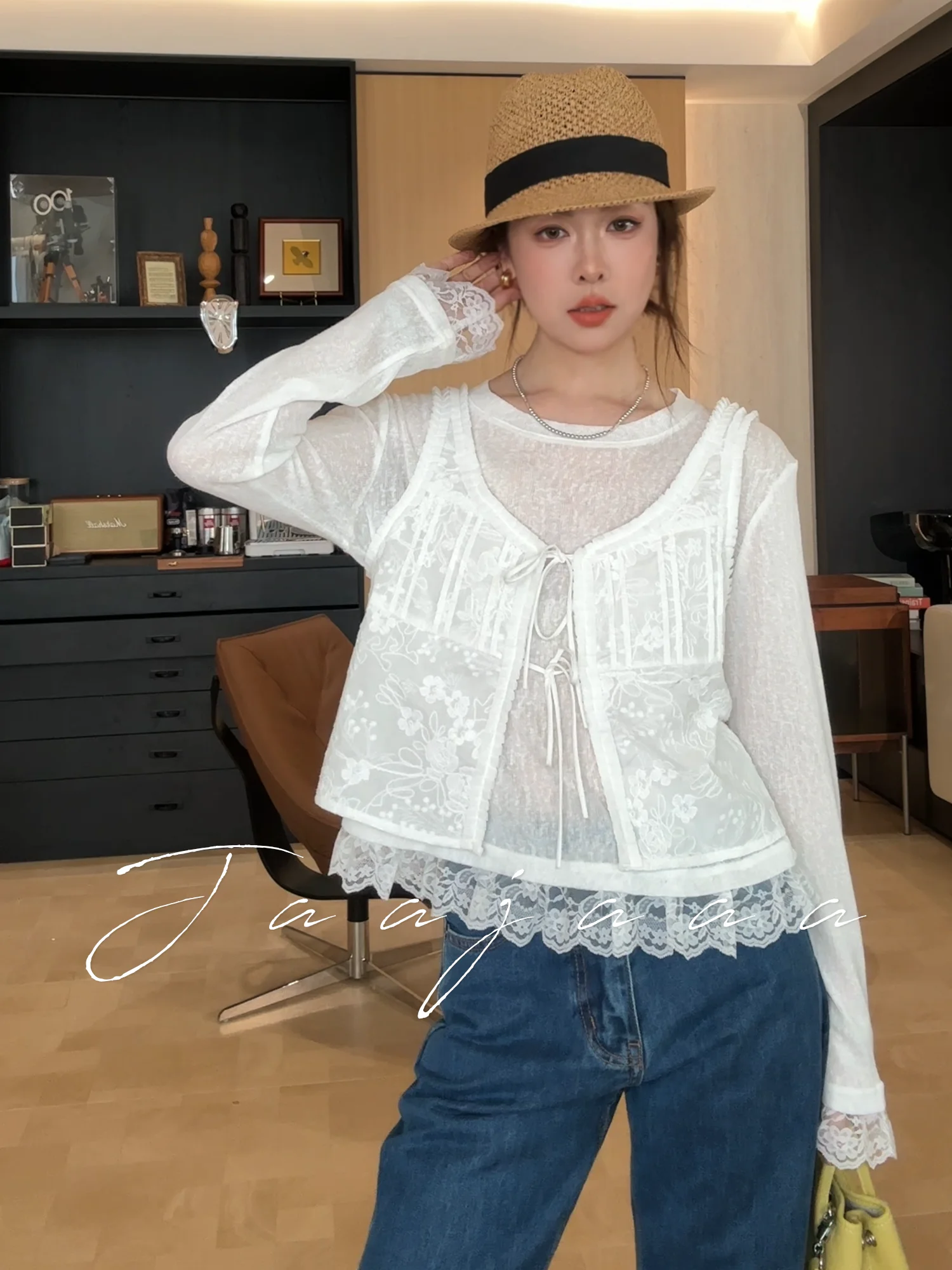 

Комплект: вышитая кружевная футболка с длинным рукавом и поясом, дышащий хлопковый кардиган с круглым вырезом, коллекция Весна 2026