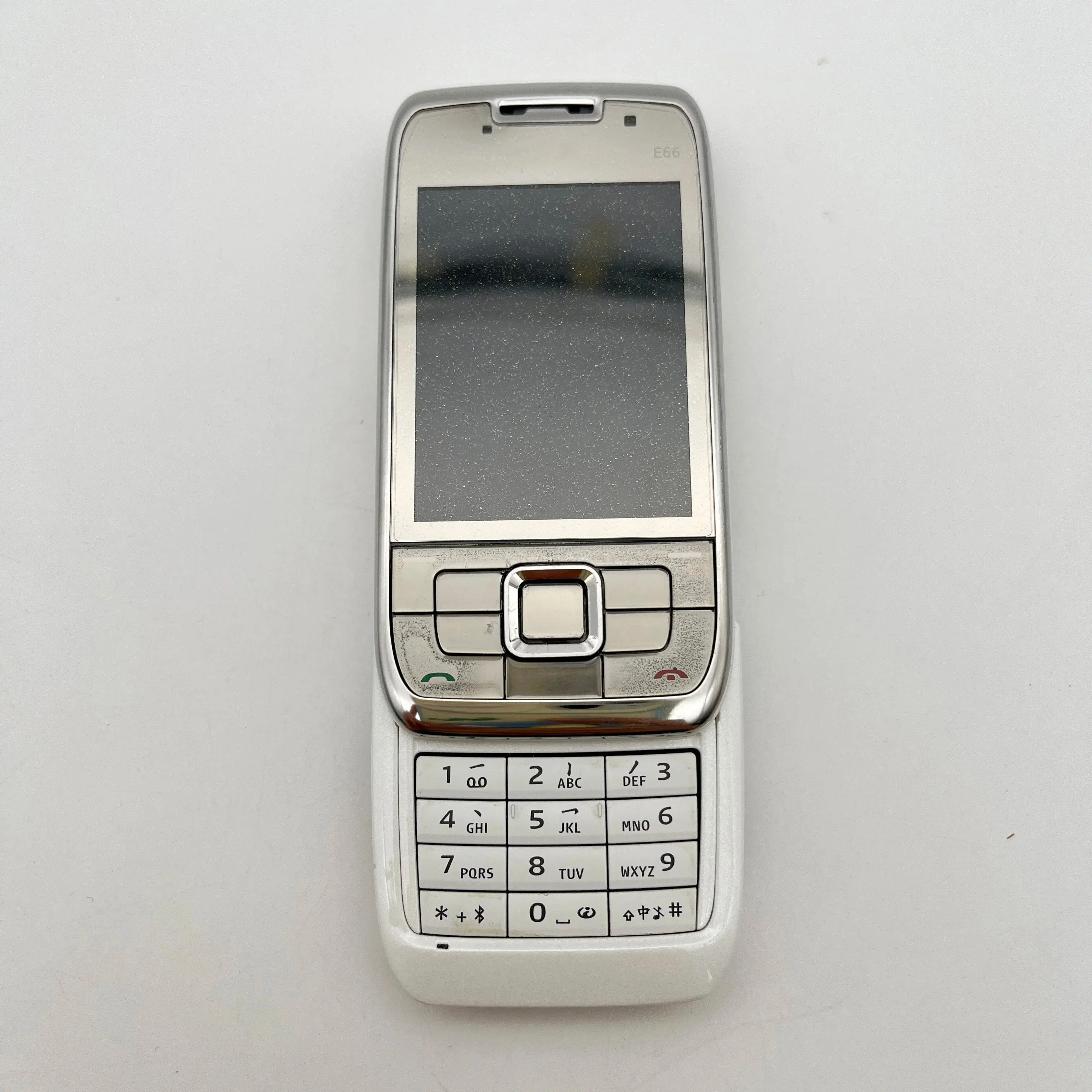 الأصلي مقفلة E66 شريحة واحدة بلوتوث 2.4 "1000mAh مكبر الصوت شحن سريع الهاتف المحمول في حالة جيدة