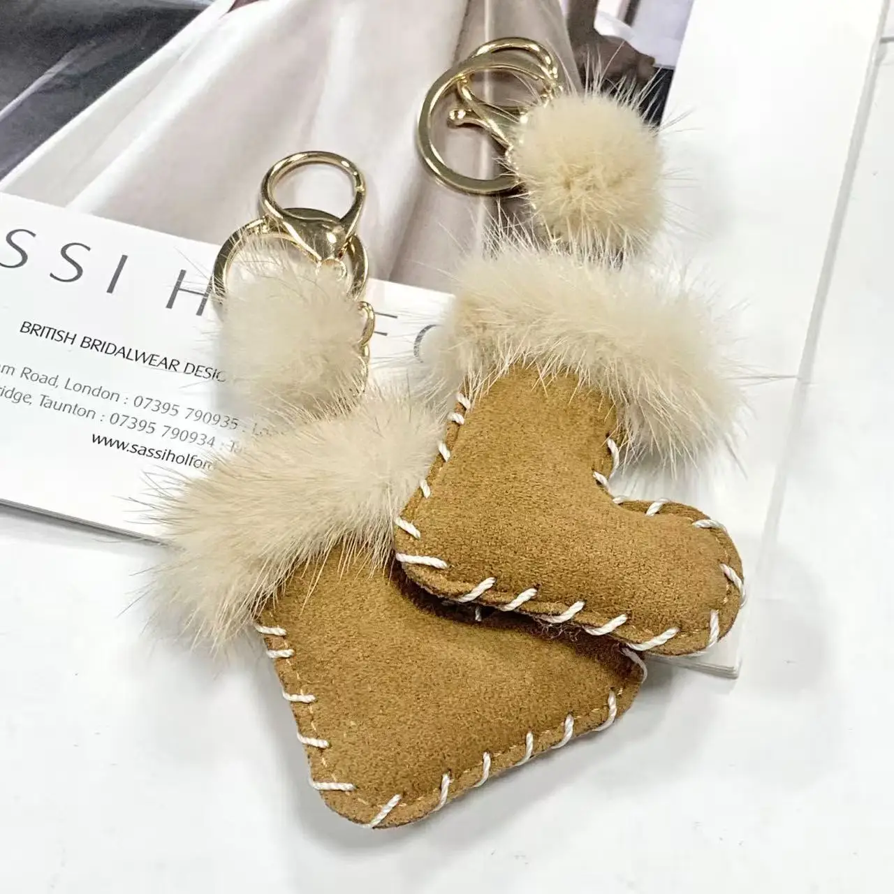 Herbst Winter Plüsch Kunstfell Niedlicher Schneestiefel Taschenanhänger Auto-Schlüsselanhänger Deko Hängekette – Detail 4