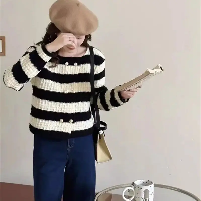 2023 Autumn Winter New Fashion Stripe Loose Button O-neck Long Sleeves Office Lady Basics Casual Leisure Knitted Female Coat