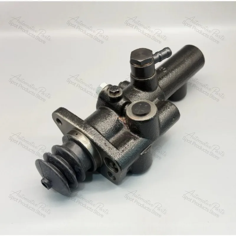 Forklift Oil‑Hydraulic Clutch Master Cylinder Assembly Suitable for 7FD20 7FD25 7FD30 7FDJ35 Transmission Repair Accessory