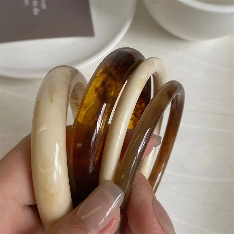 4-teiliges Elegantes Retro-Acryl-Armband-Set für Damen, Modischer Punk-Stil, Einfache Stapelbare Harz-Armreifen, Boho-Schmuck für Alltag und Partys, Geschenke