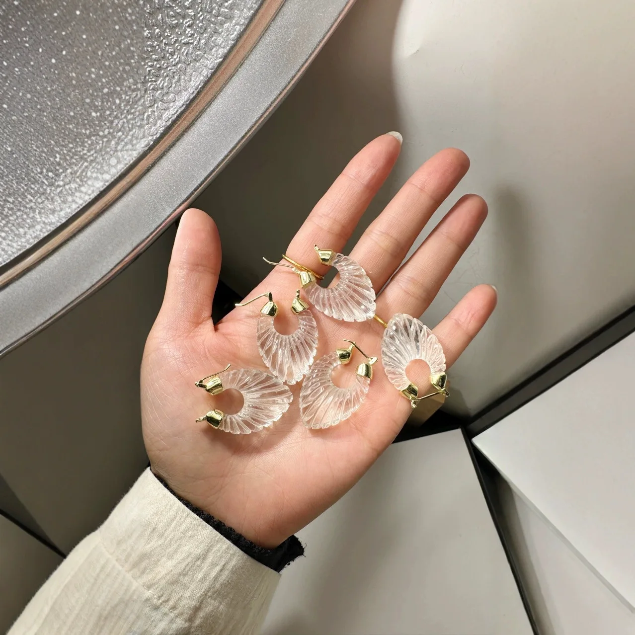 

Natural White Crystal New Irregular Curved Transparent Crystal Stripe Ear Buckle Cross-border Retro Jewelry