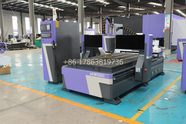 CNC الخشب جهاز التوجيه باستخدام الحاسب الآلي 1325 ATC CNC 4 * 8Ft السيارات أداة مبدل خزانة باب ماكينة للأثاث الخشبي