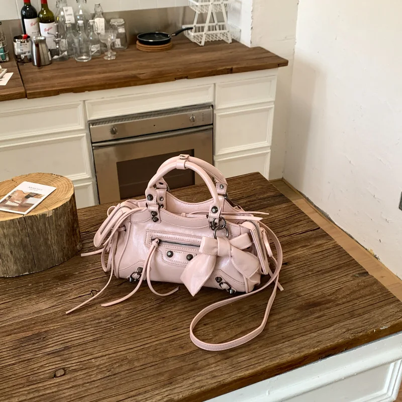 2026 New autumn and winter trendy fashion versatile motorcycle studded casual niche design handbag and crossbody bag