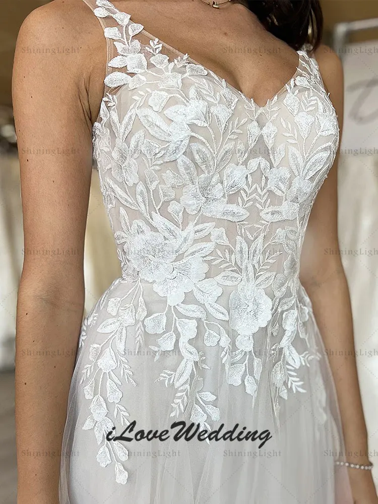 ShiningLight Boho فساتين زفاف على شكل حرف a للعرائس مزينة بالدانتيل البلد الأبيض فساتين الزفاف على شكل حرف V بدون أكمام حسب الطلب