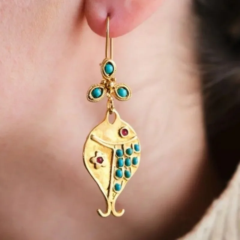 Vintage Bohemian Style Small Fish Shaped Women's Earrings Inlay Imitation Turquoise Pendant Earrings Causal Vacation Jewelry