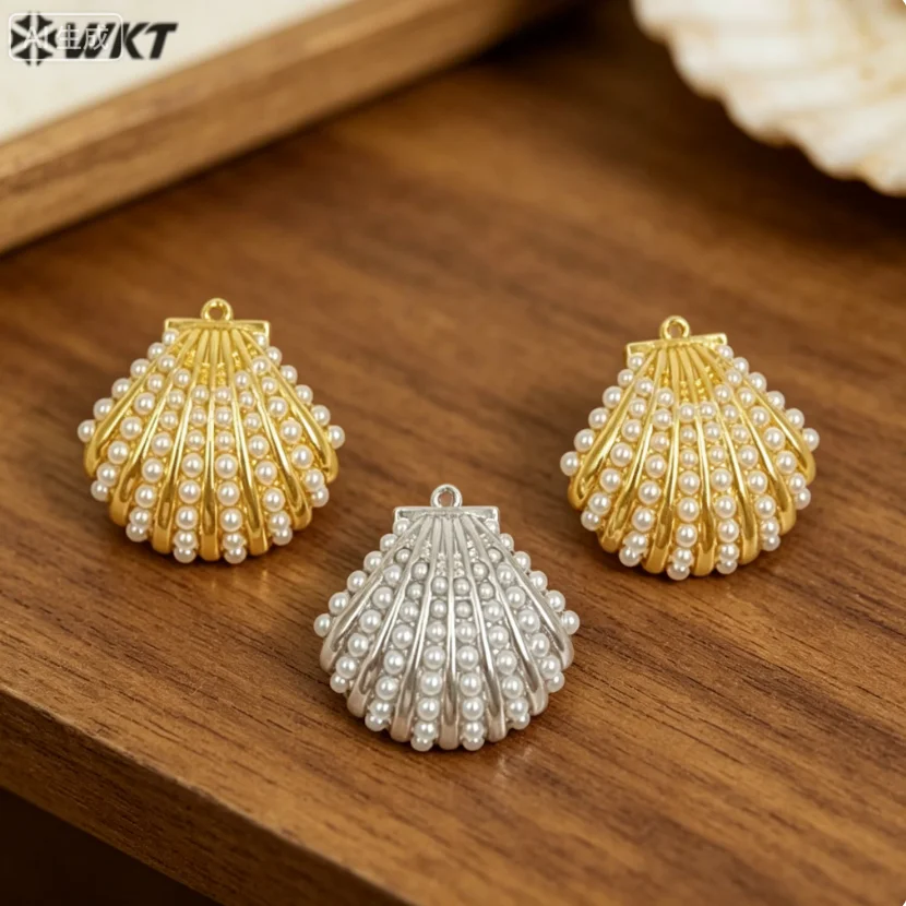 

WT-MP313 Retro Popular Wonderful Bras With Artificial Pearl Pendant With 18K Gold Plated For Women Precious Gifts