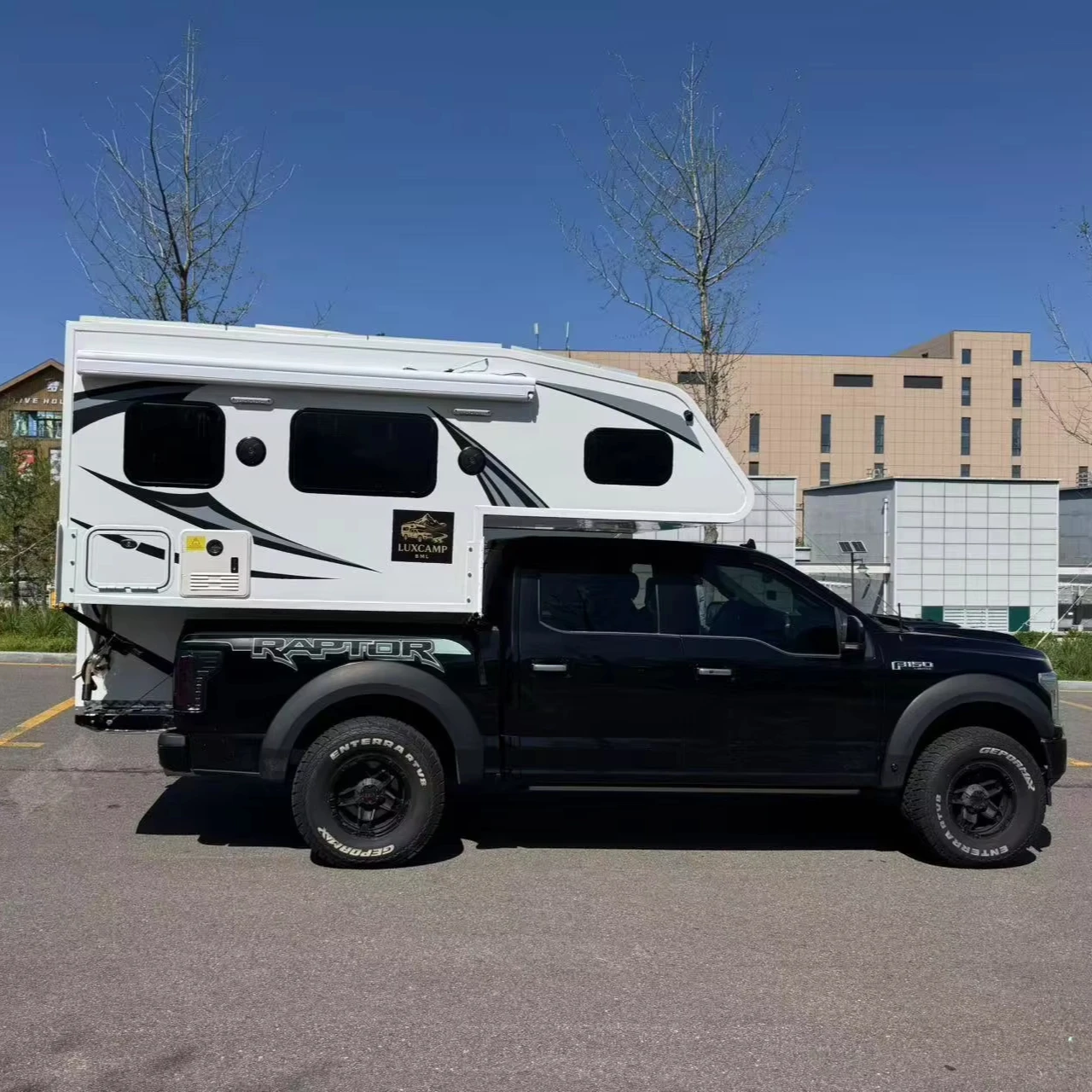 High Quality 4X4 Offroad Truck Bed Camper Comfortable RVs Slide-In Pick-Up for Outdoor Camping with LED Lights Expanded Features
